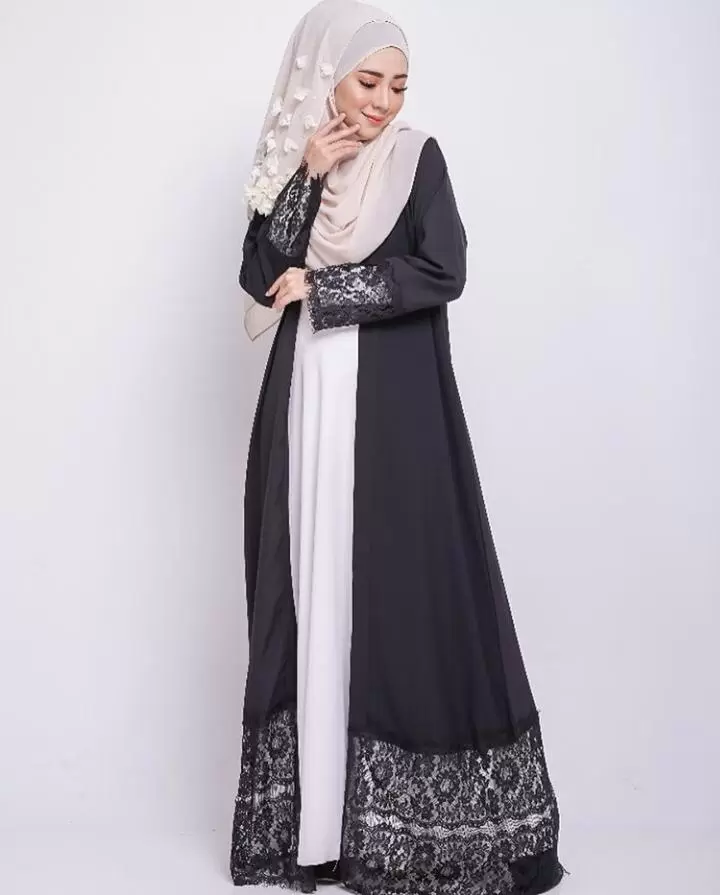 A Fusion Between Modern and Traditional Abaya Styles (19)