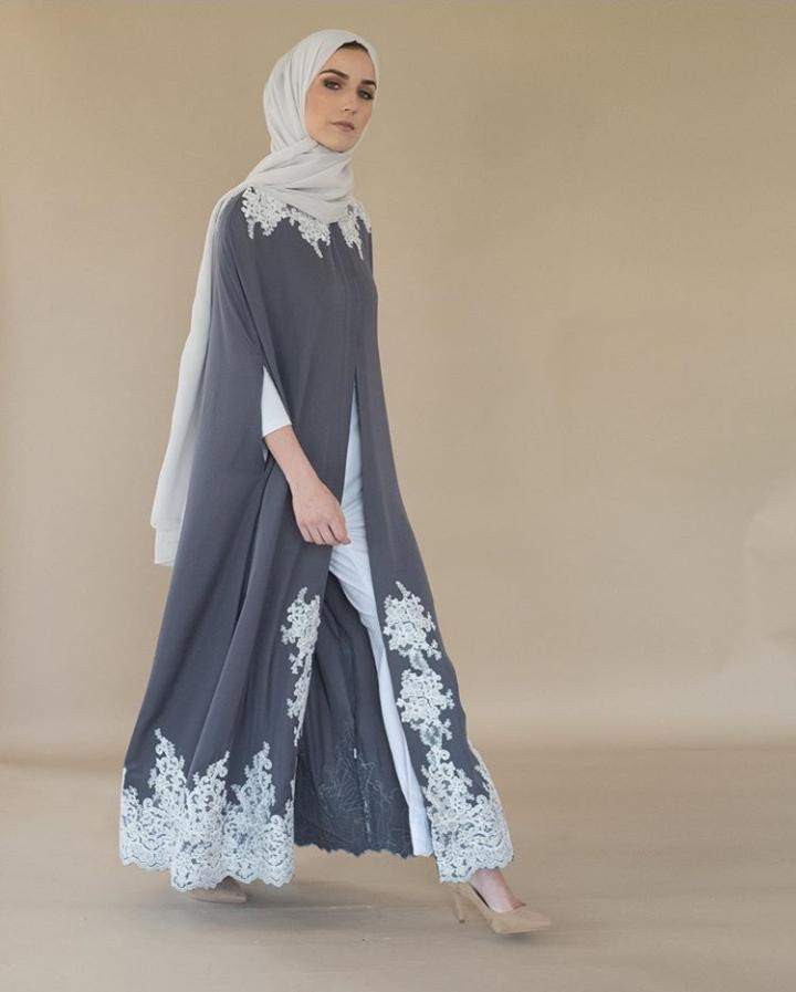 A Fusion Between Modern and Traditional Abaya Styles (14)