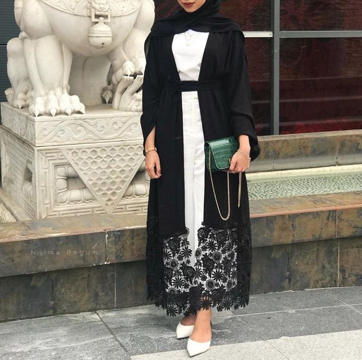 A Fusion Between Modern and Traditional Abaya Styles (10)