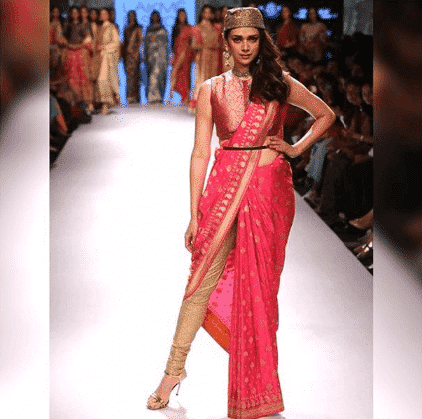 how to wear a heavy saree