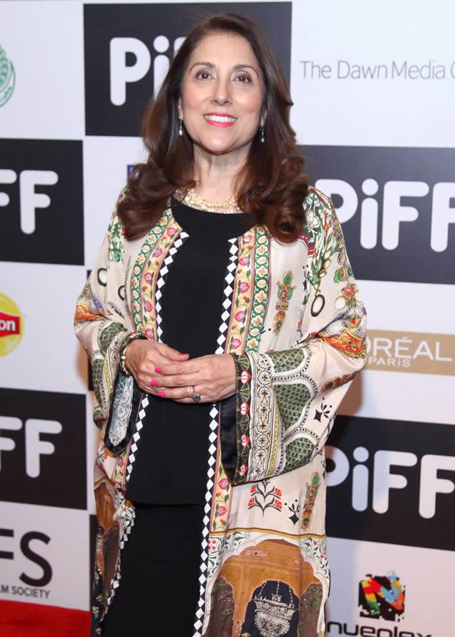 20 Trending Outfits From Pakistani Women Celebrities Over 50