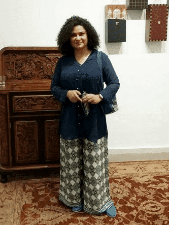 pakistani women over 50 outfits