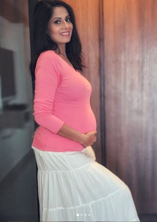 20 Maternity Outfits For Indian Women That Are Chic & Comfy