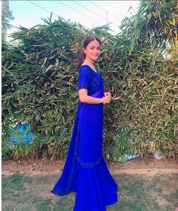 alia bhatt blue saree