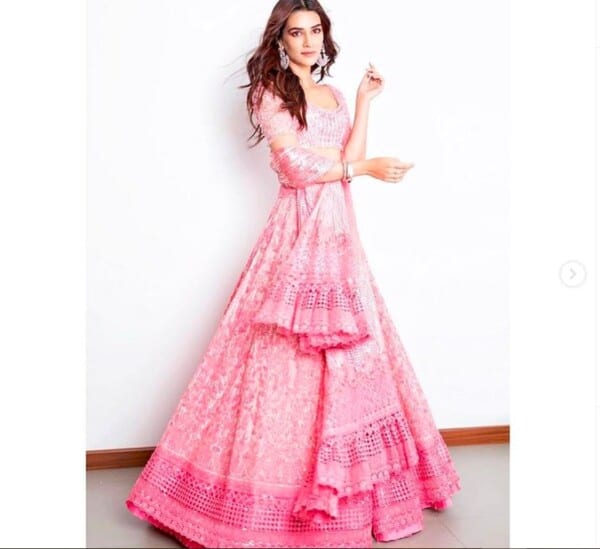 kriti sanon pink