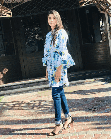 how to wear kurti with jeans