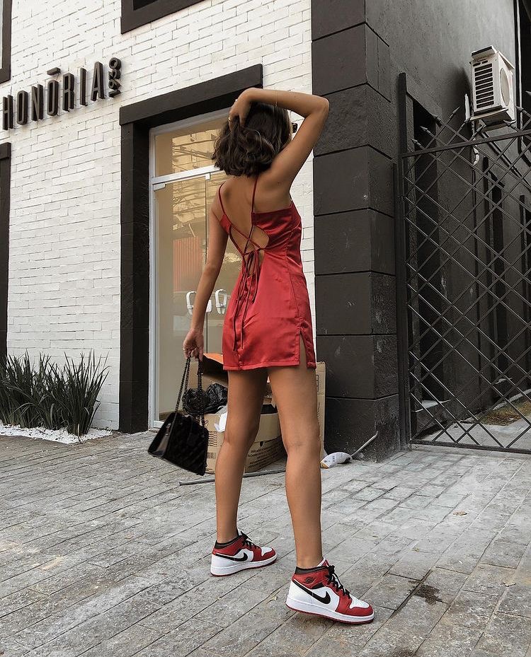 25 Cute Outfit Ideas to Wear with Jordans for Girls