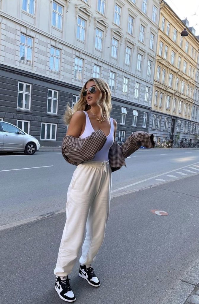 25 Cute Outfit Ideas to Wear with Jordans for Girls