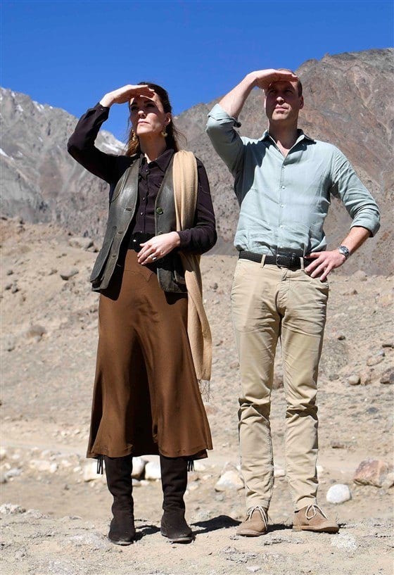 Kate Middleton Travel Outfits | 18 Best Looks You Can Steal
