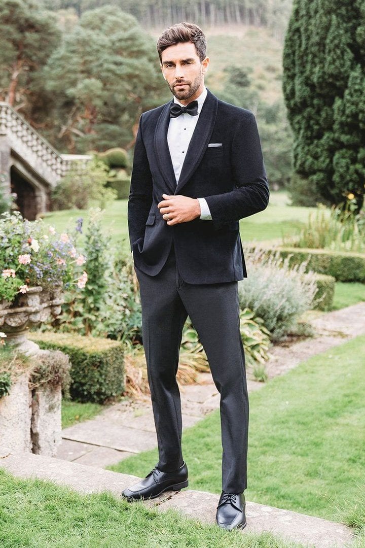 How To Wear Velvet Suits Men 15