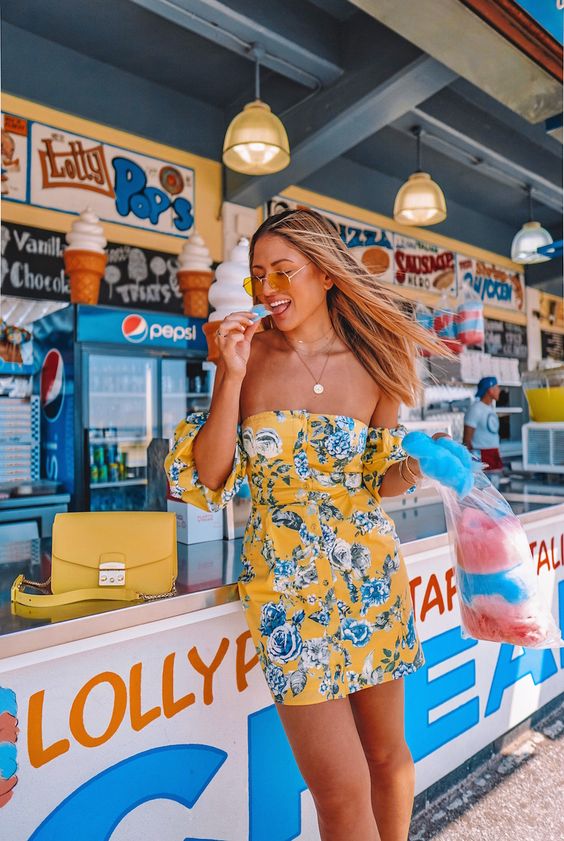 20 Best Amusement Park Outfits For Women To Wear This Year