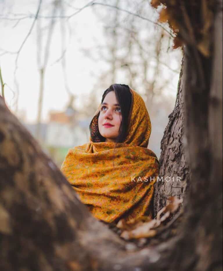 how to carry a shawl