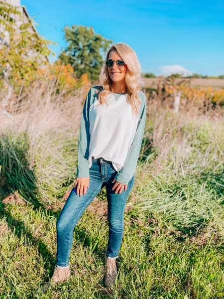 Baseball Tee Outfit Ideas - 23 Ways to Wear a Baseball Tee