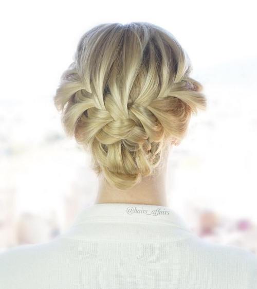 20 Best Professional Women's Hairstyles For Job Interviews