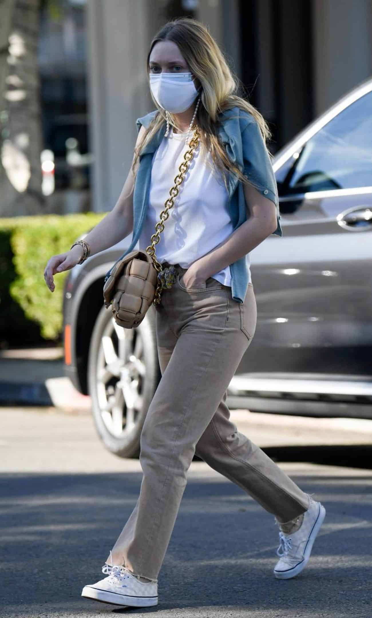 20 Celebrities with the Best Street Style