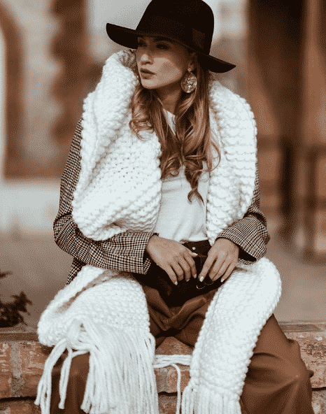 20 Amazing Ways to Style White Scarves Outfits