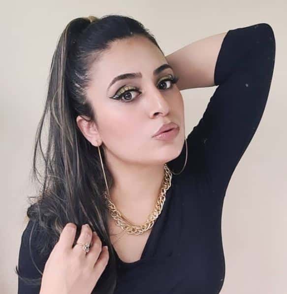 #18 Black Dress Makeup Ideas & Hairstyling Tips for Chic Look #18 Black Dress Makeup Ideas & Hairstyling Tips for Chic Look