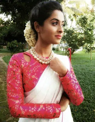How to Wear a Plain Saree
