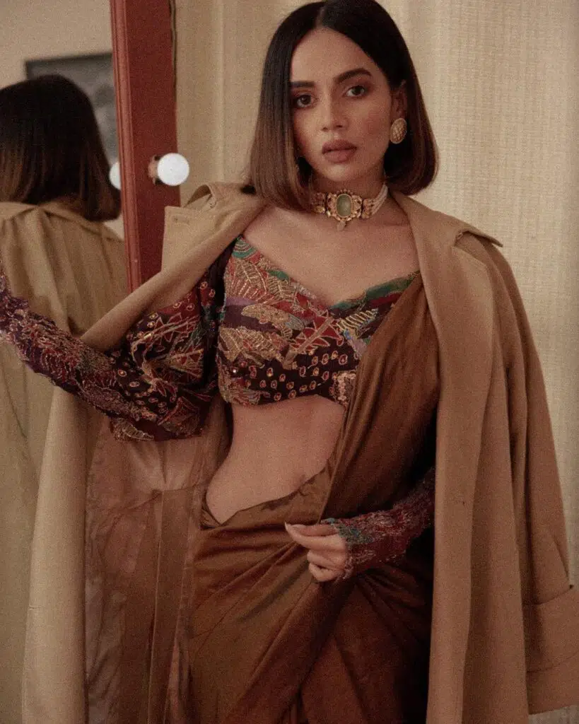 How to Wear a Plain Saree