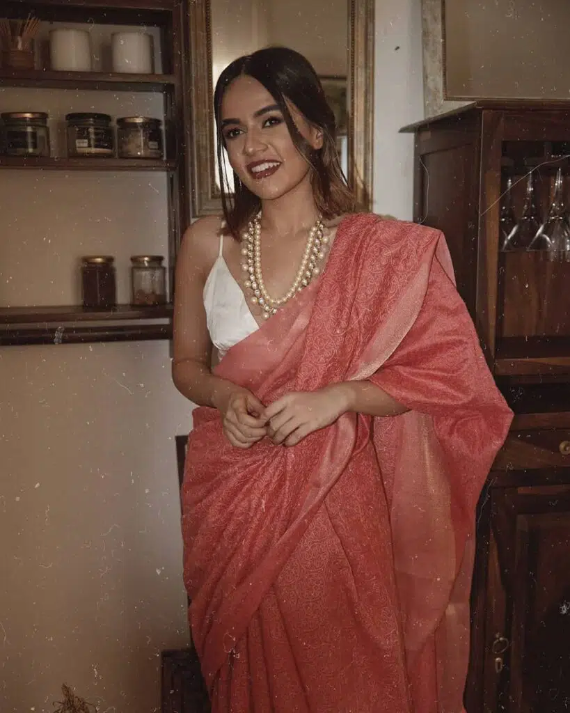 How to Wear a Plain Saree