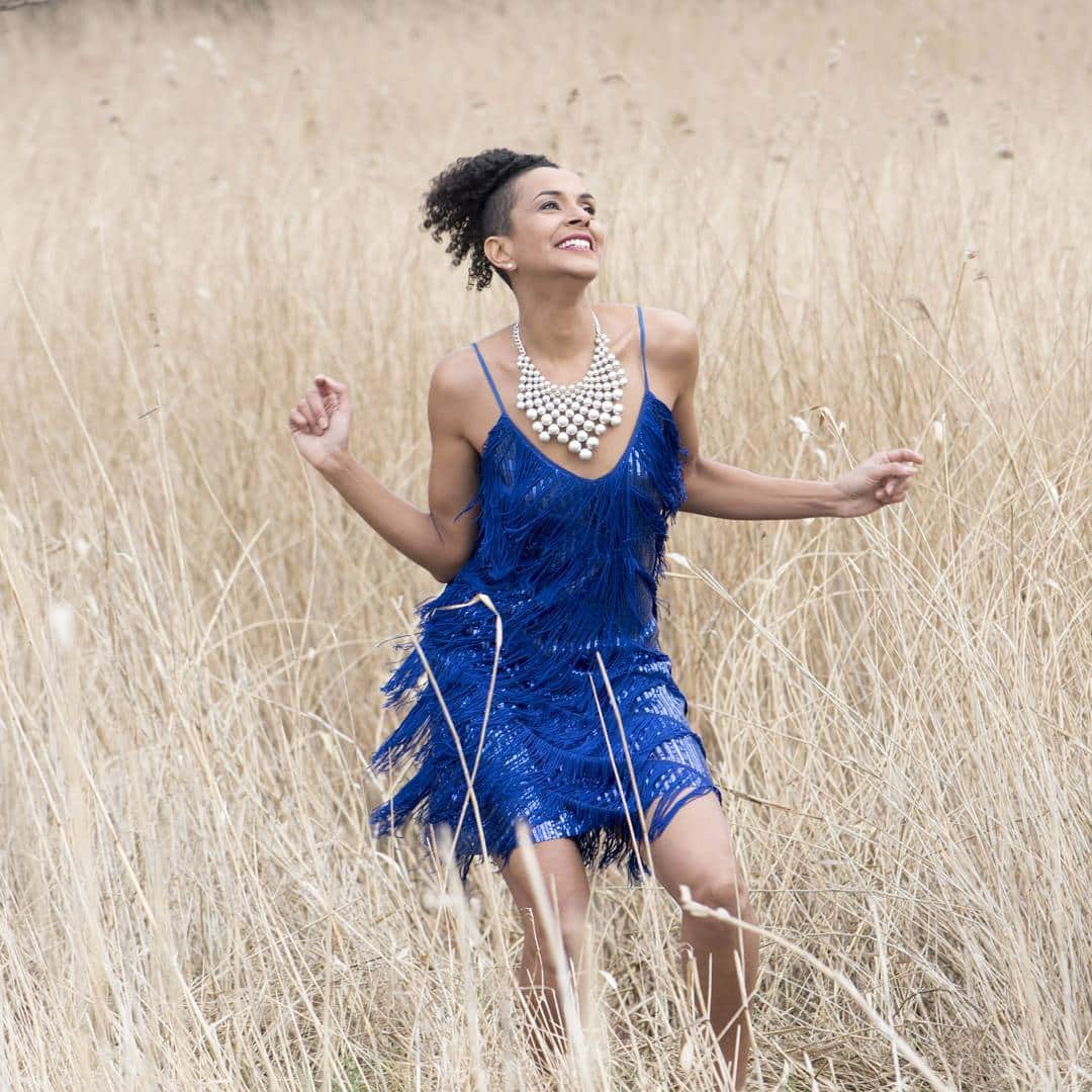 How to wear blue cocktail dress