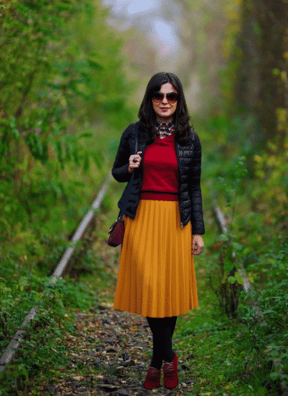 burgundy sweater outfits