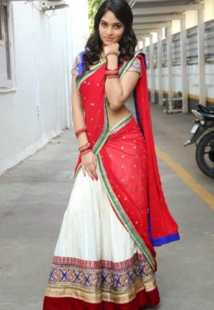 How To Wear South Indian Saree - 20 Designs And Styling Tips How To Wear South Indian Saree - 20 Designs And Styling Tips