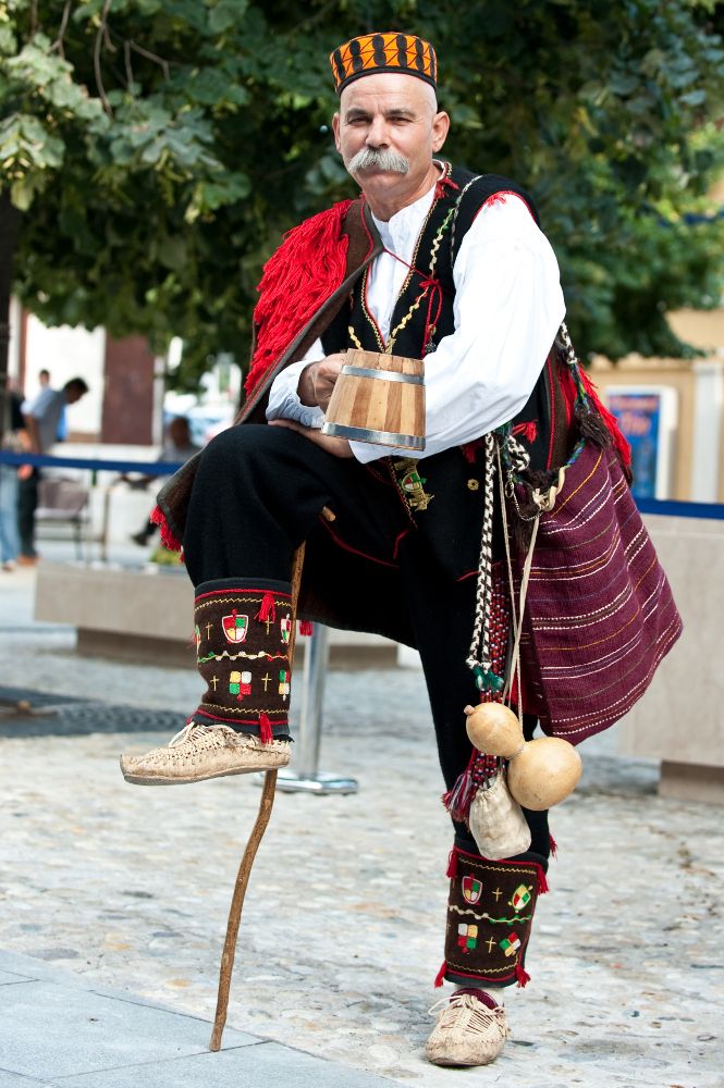 men's traditional outfits