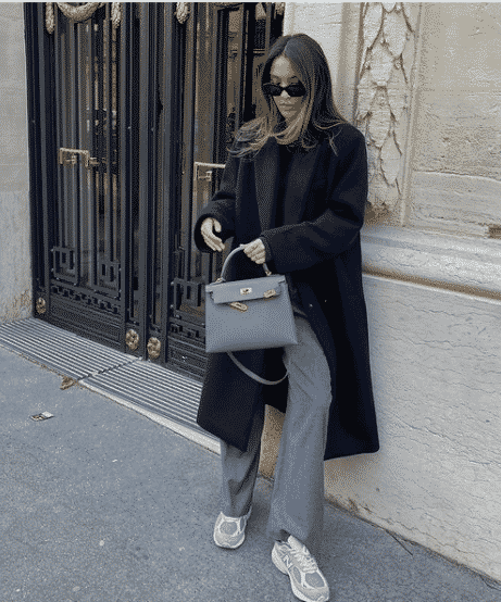 What to Wear in France in Winters? 22 Outfits & Packing List