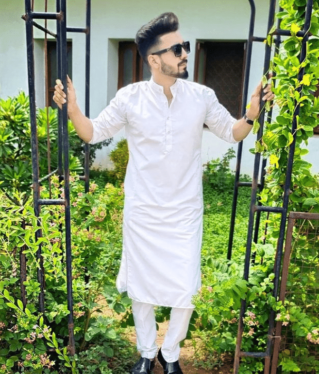 kurta pyjam holi outfit for men