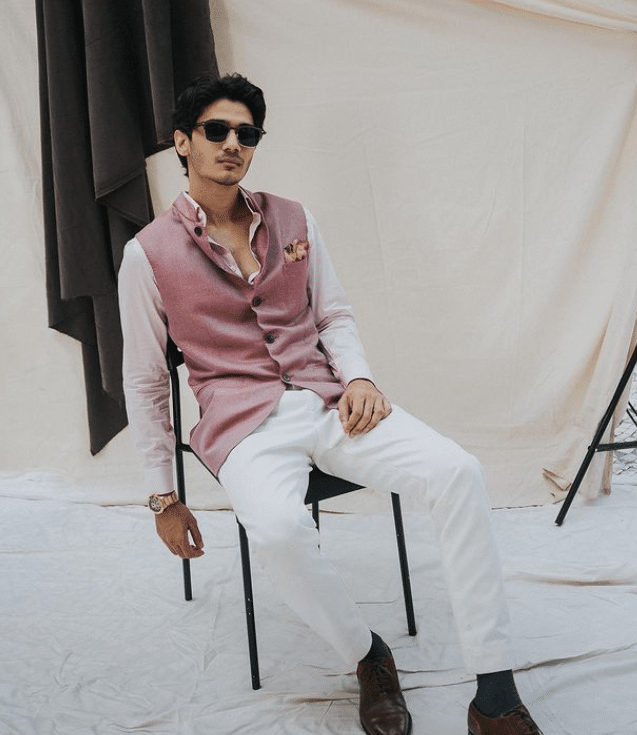 17 Fun Holi Outfits for Men - What to Wear for Holi 2023?