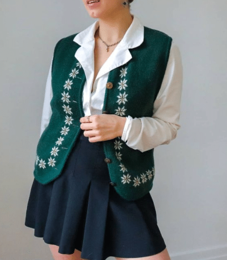 what to wear with green sweater