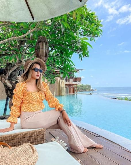 What to Wear in the Maldives? 20 Outfits & Packing List