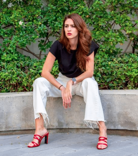 26 Outfit Ideas with Red Shoes for Women