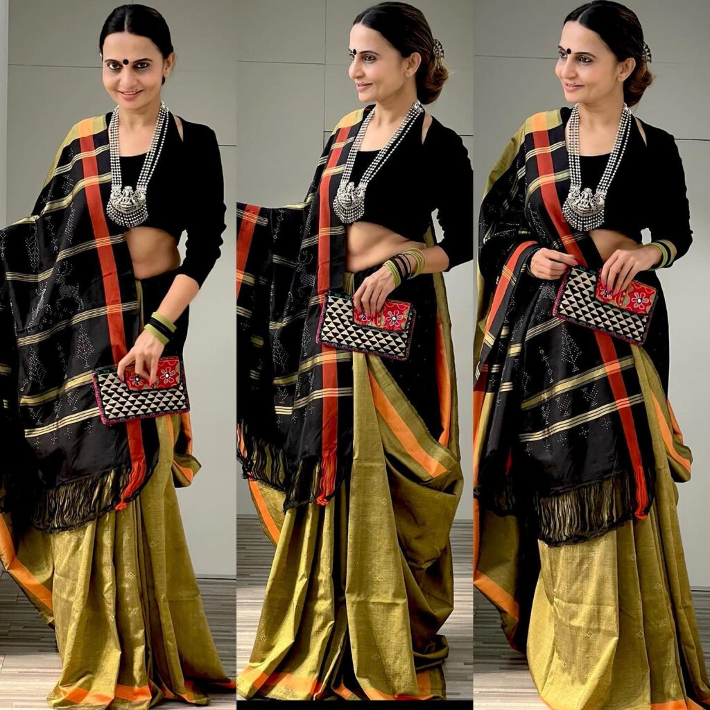 front pallu saree with silver oxidized necklace