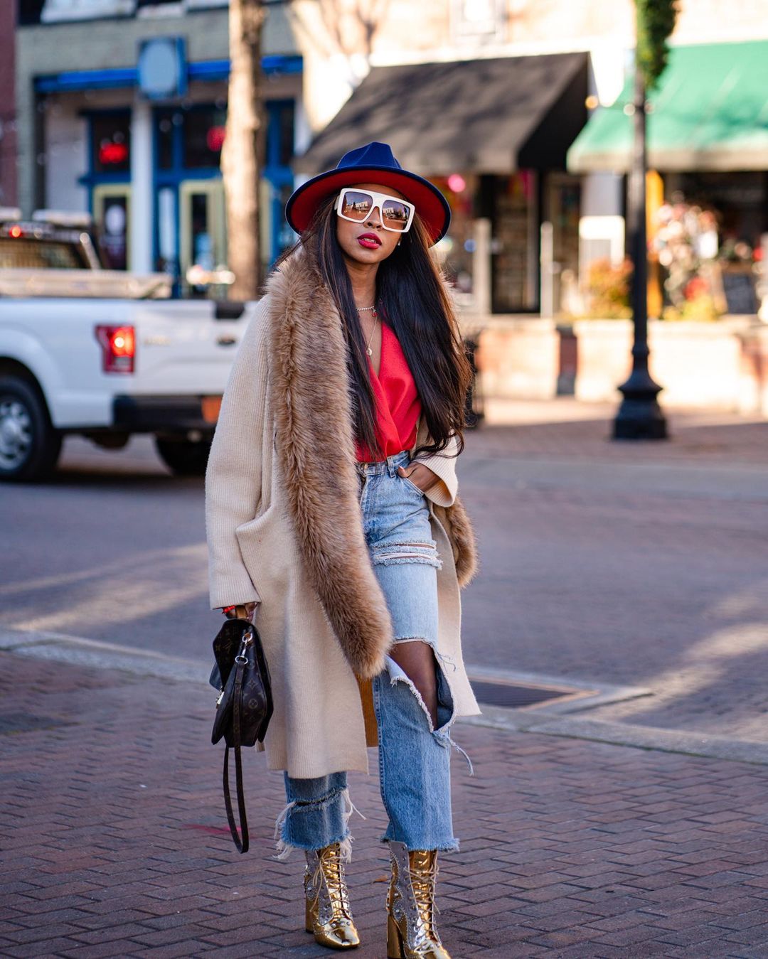 Outfits with Ripped Jeans: 23 Ways to Wear Distressed Denim
