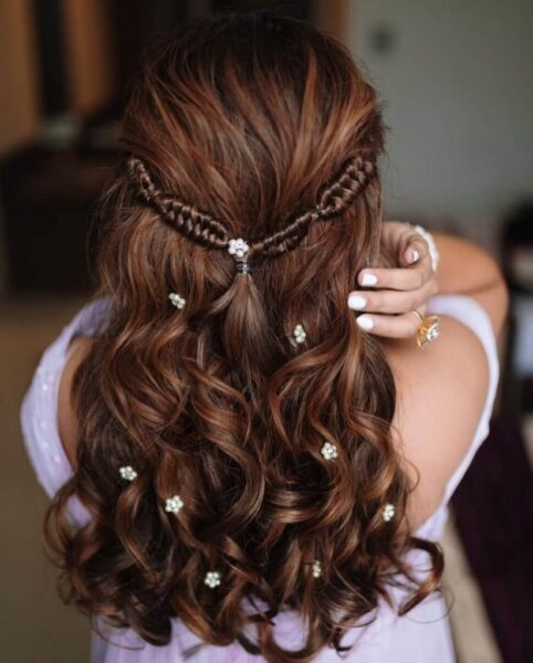 23 Simple And Cute Hairstyles For Mehndi Function This Season