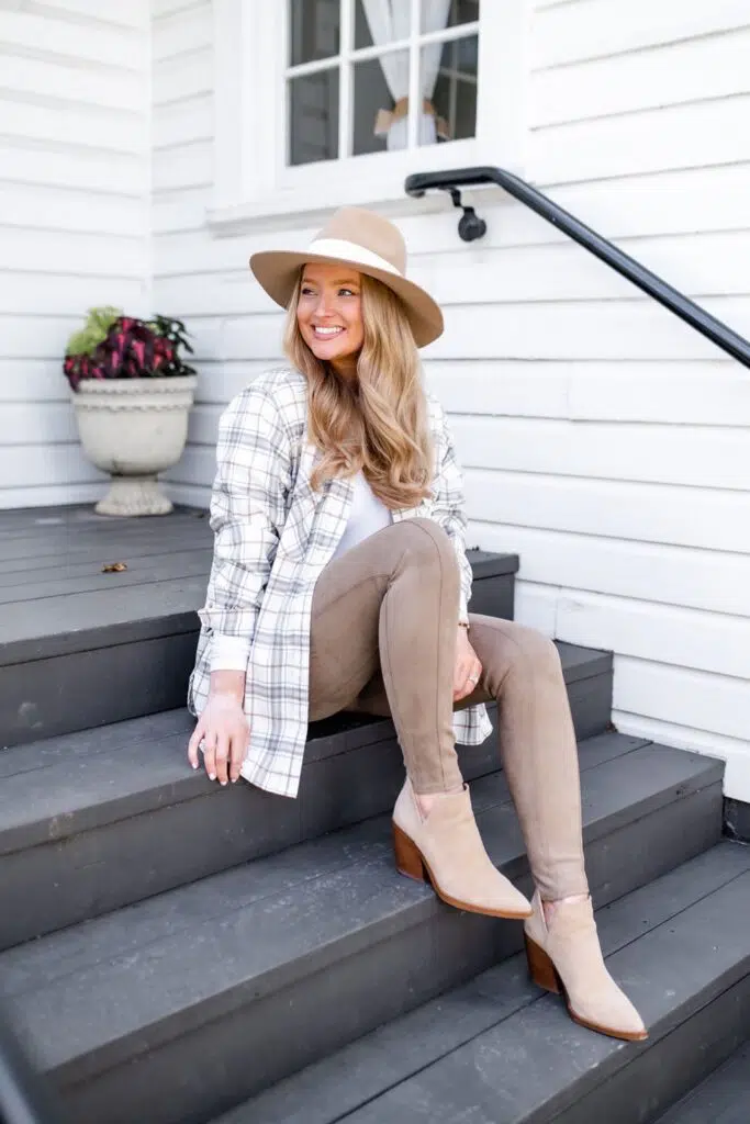 outfits with suede leggingss