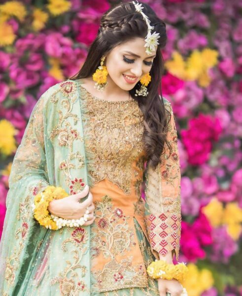 23 Simple And Cute Hairstyles For Mehndi Function This Season