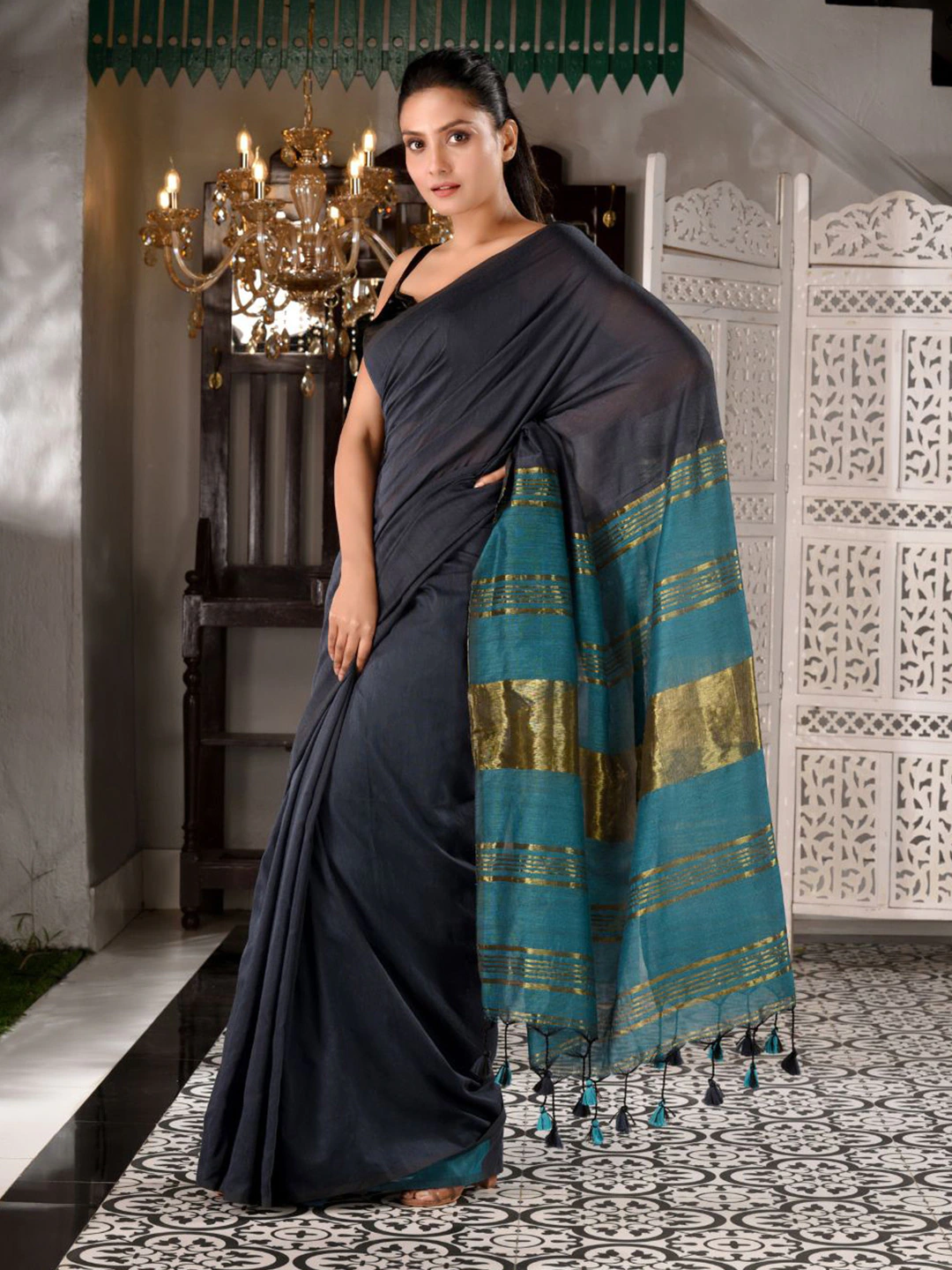 black saree with contrasting pallu