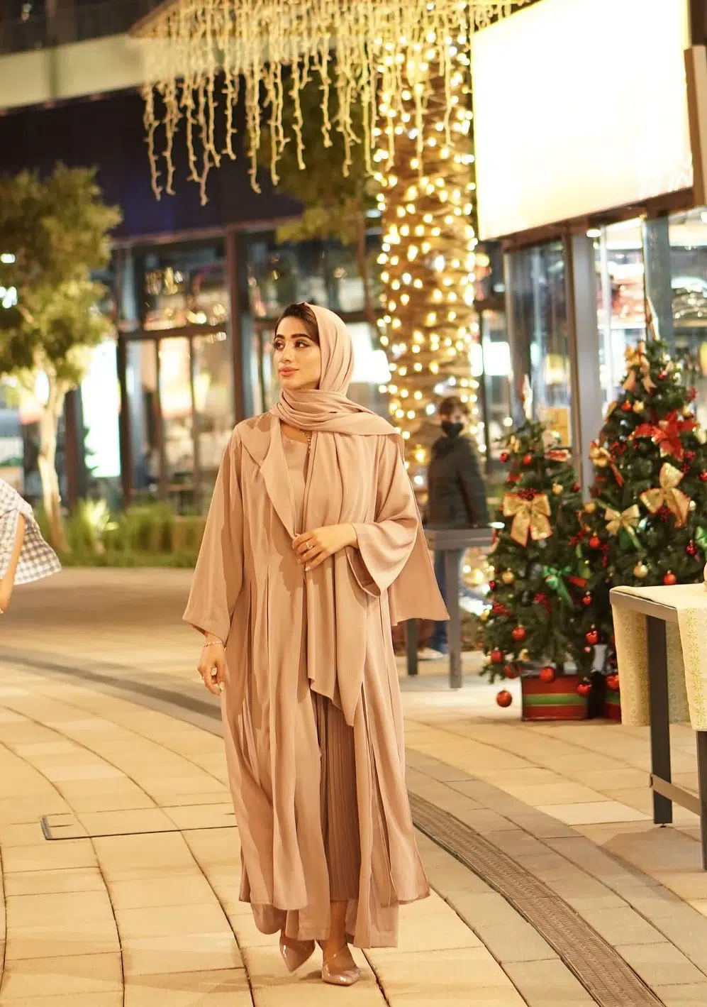 Women Fashion Blogger dubai dubai outfits fashion trends 1
