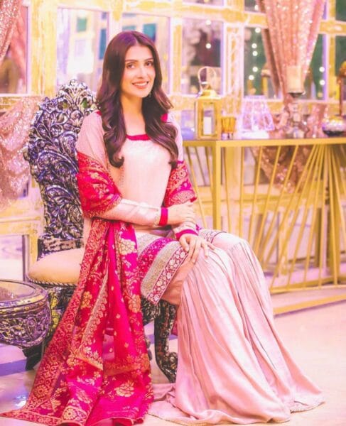 23 Simple And Cute Hairstyles For Mehndi Function This Season