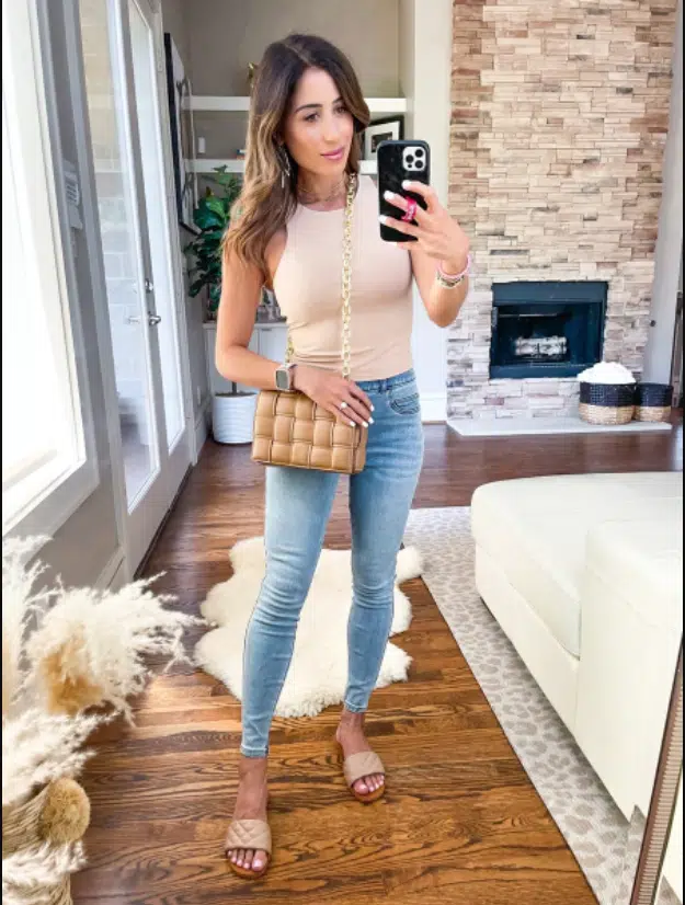 Flat sandals with Skinny Jeans