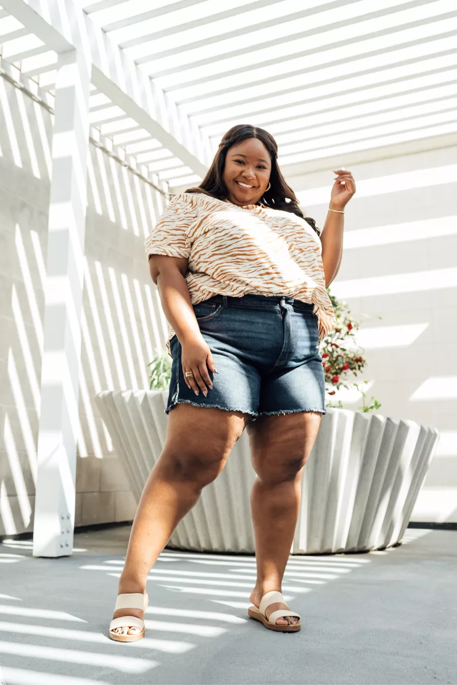 flattering denim shorts outfits curvy ladies