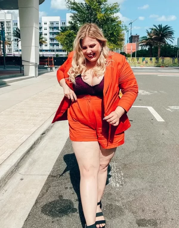 curvy women shorts outfits