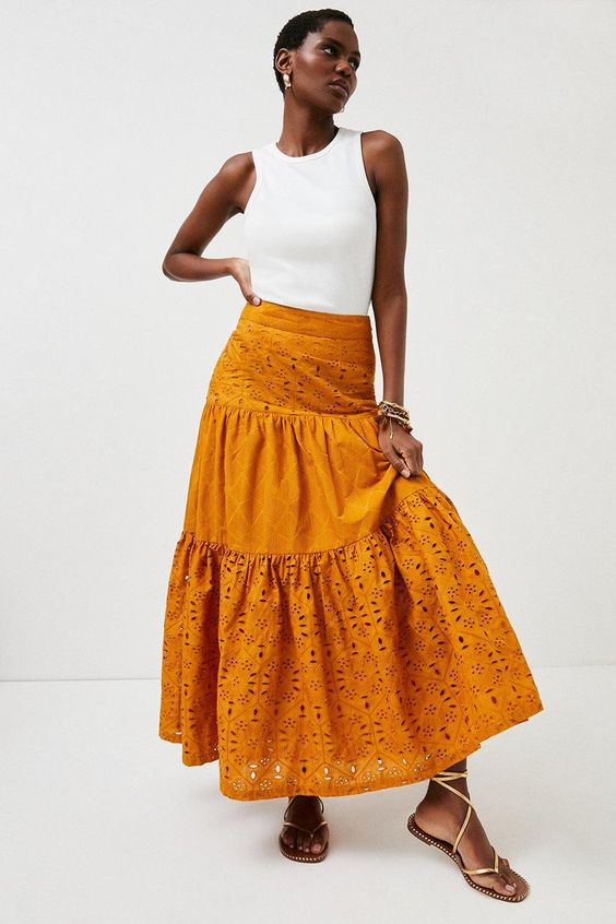 20 Eyelet Skirt Outfits: What to Wear With an Eyelet Skirt?