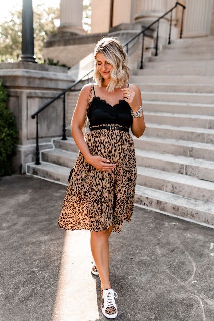 How to Wear Skirts When Pregnant