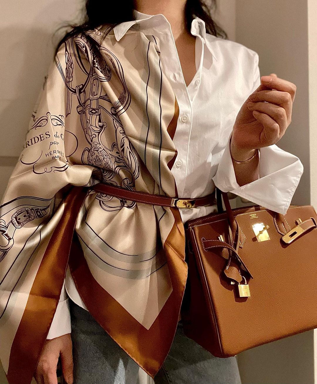 hermes #belt #kelly #hermesbeltkelly  Hermes scarf outfit, Casual outfits  spring summer, Scarf styles