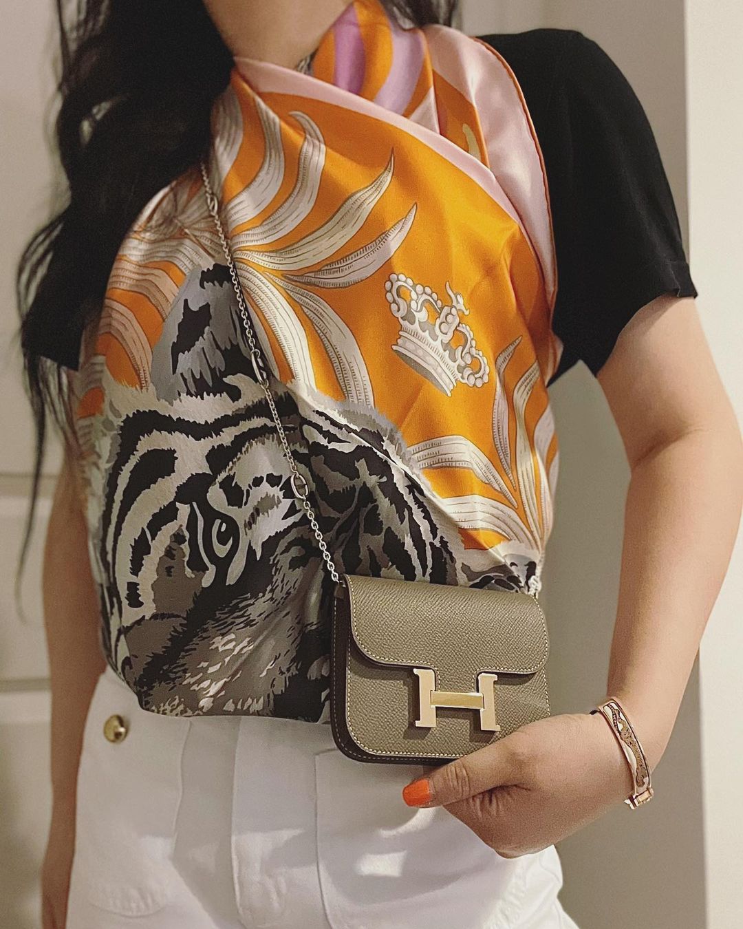42 Hermes Scarf Outfits: What To Wear With a Hermes Scarf?
