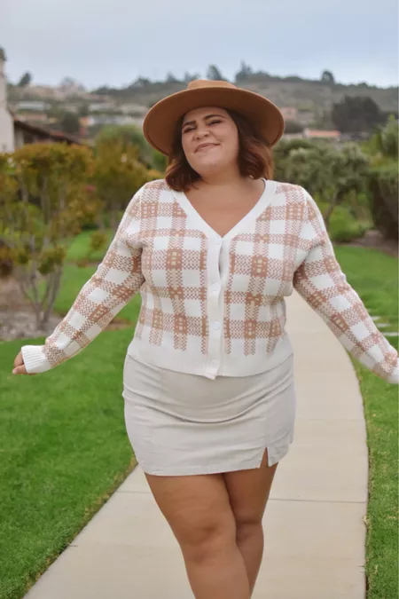 Cropped cardigan outfits